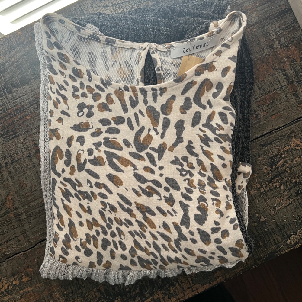 🟠NWT CES FEMME Bubble Sleeve Top - Light Gray/Charcoal Crochet & Animal Print LG - Picture 5 of 5